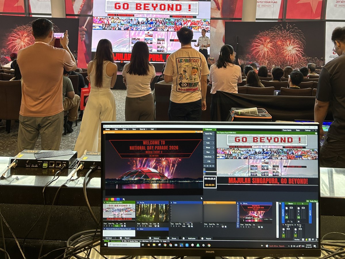 Show control with live programme and playback on screen